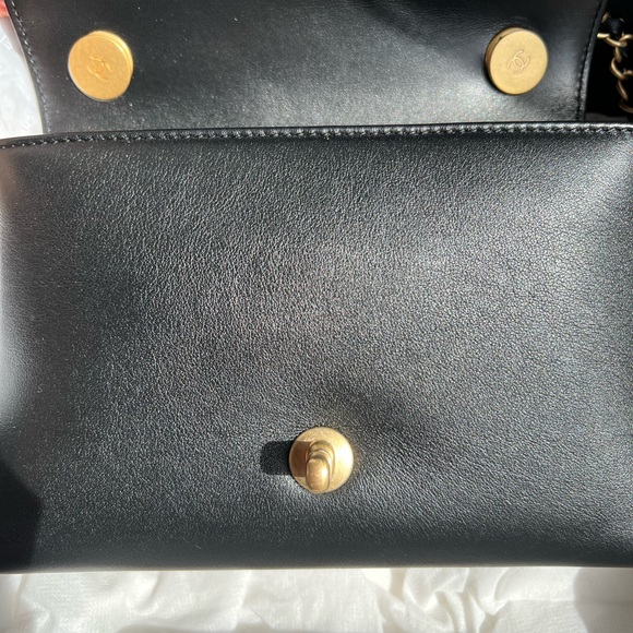 NEVER WORN CHANEL PEARL flap bag. VERY RARE - Picture 8 of 10